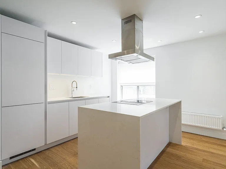 111 Lawton Blvd — Photo 24
