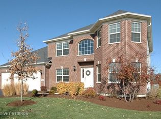 3562 Hidden Fawn Dr, Elgin, IL 60124