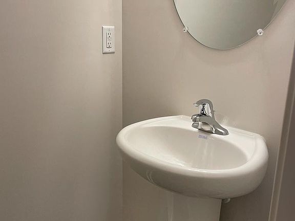 5th image of 3911 Miller Dr