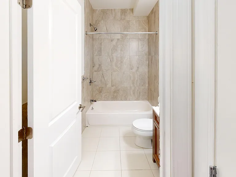 166 Mallory Ave #1 — Photo 4