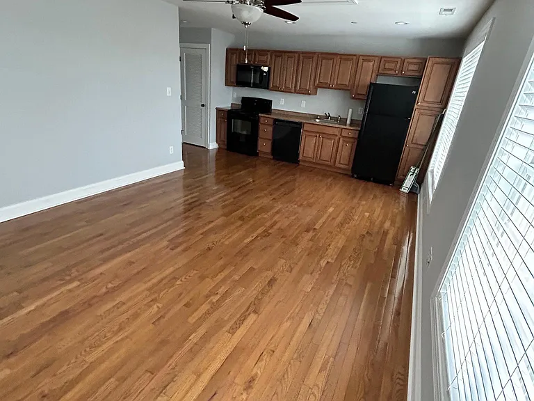 182 Revolution St #ABOVE THE GARAGE — Photo 2
