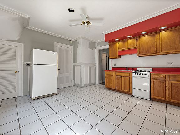 4th image of 205 Lombard Street