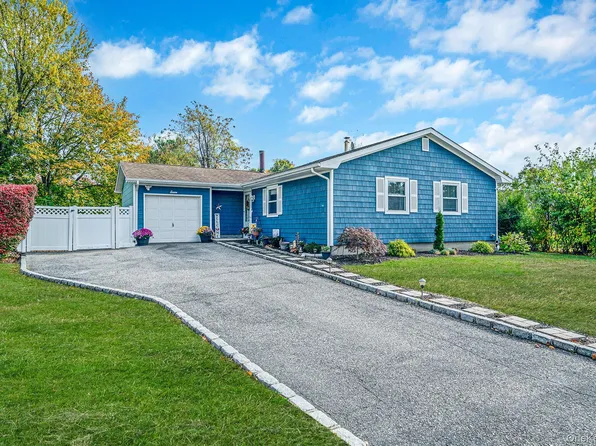 7 Hester Lane, Ronkonkoma, NY 11779