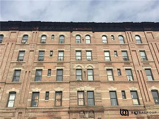 Rented by Batra Group Inc | media 27