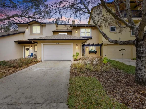 1220 Avenida De Las Casas, Lady Lake, FL 32159