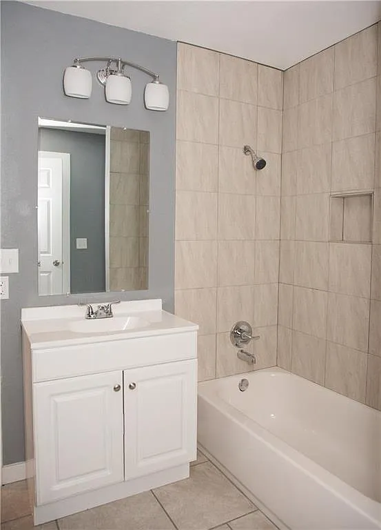Walk To McMurry! 3 Bed 2 Bath — Photo 2