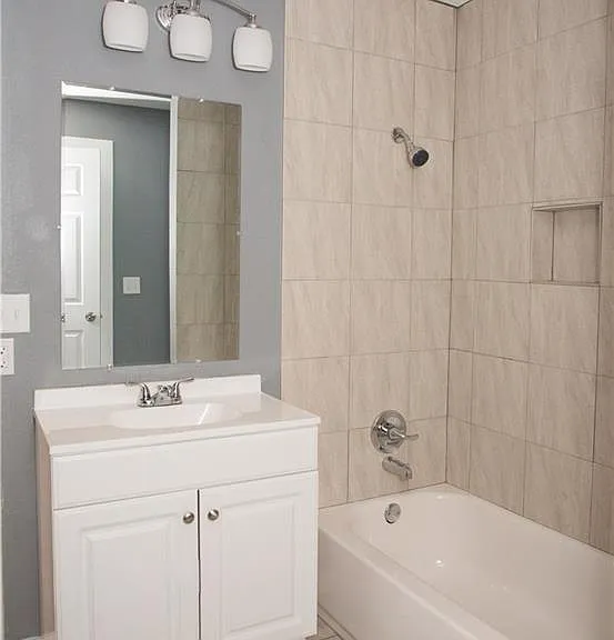 2501 S 18th St — Photo 2