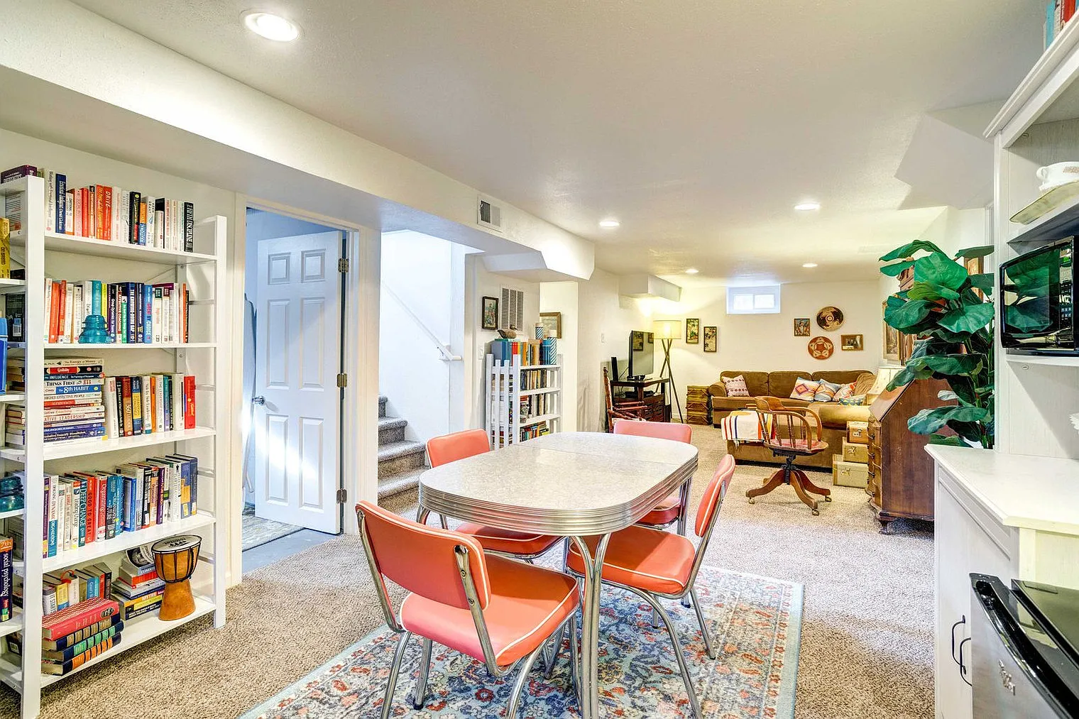 3 bed, 2.0 bath, 1765 sqft, $3,285 — Photo 2