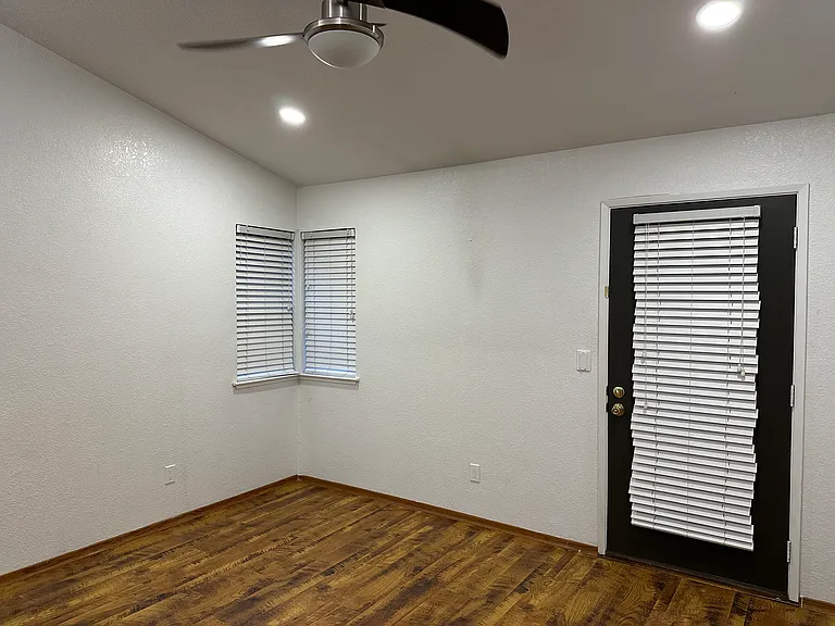 900 Quate Ct — Photo 11