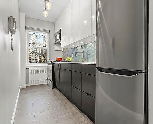 4th image of 11 Riverside Dr APT 1FW