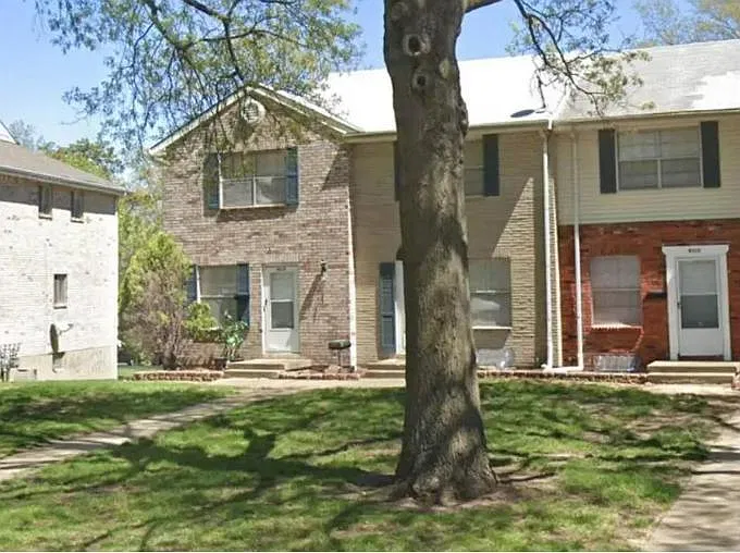 2 bed, 1054 sqft, $1,200 — Photo 1