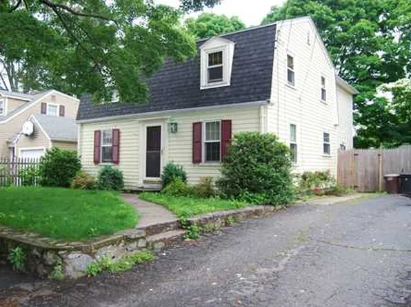 61 Harlem St, Rumford, RI 02916