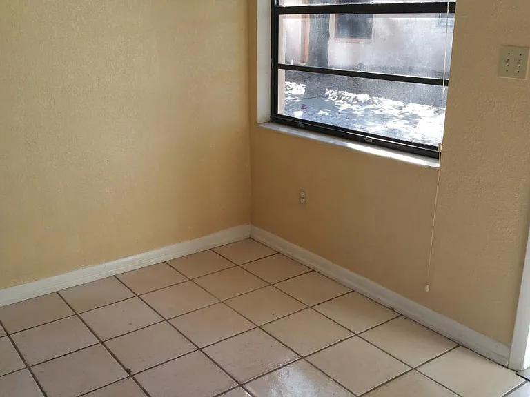 503 Washington Blvd NE — Photo 3