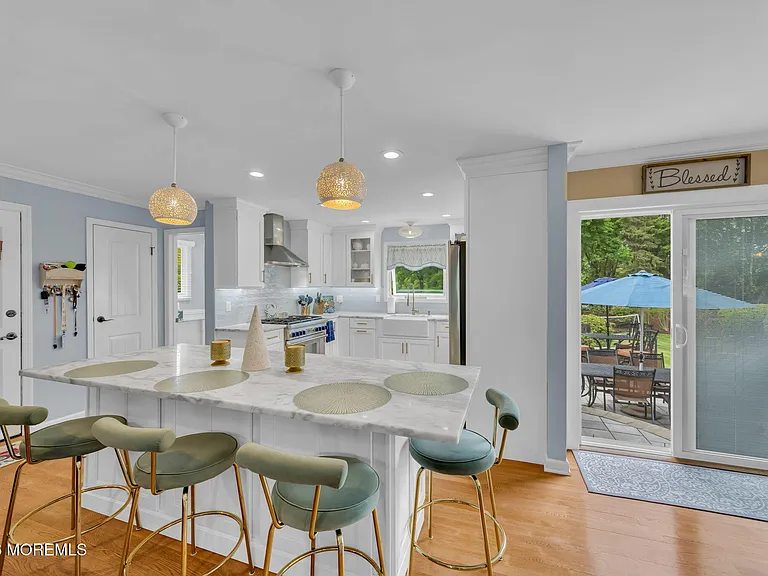 60 Farrell Dr — Photo 8