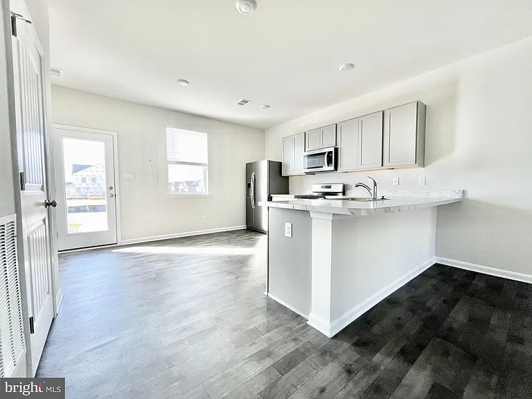 522 Ridgely Blvd — Photo 9