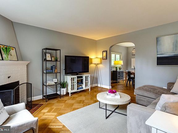 2nd image of 709 Chetworth Pl