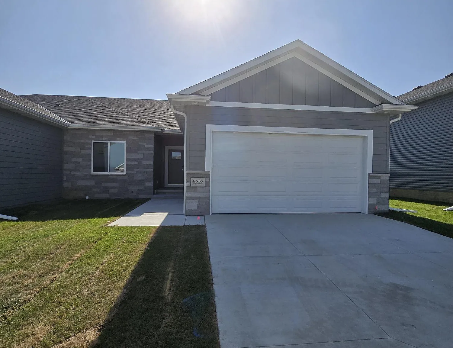 4 bed, 2600 sqft, $3,200 — Photo 1