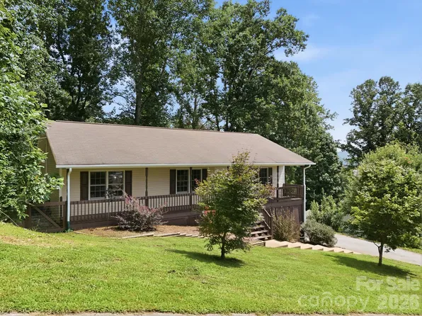 16 Westwood Dr, Candler, NC 28715