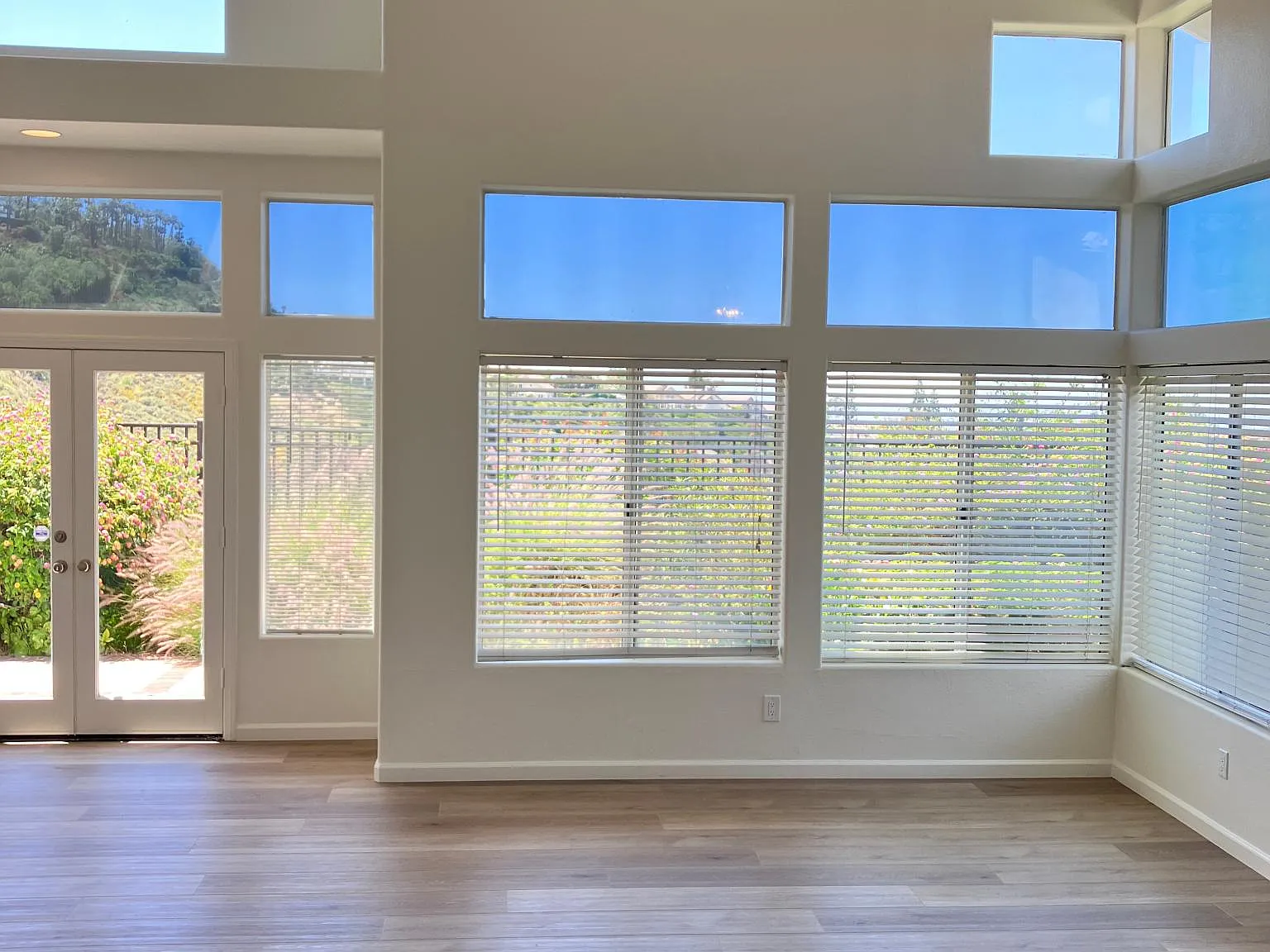 4 bed, 2700 sqft, $5,485 — Photo 3