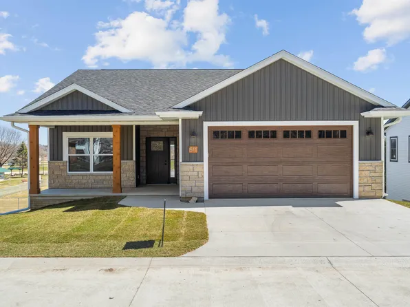 511 Parkview St SW, Cascade, IA 52033