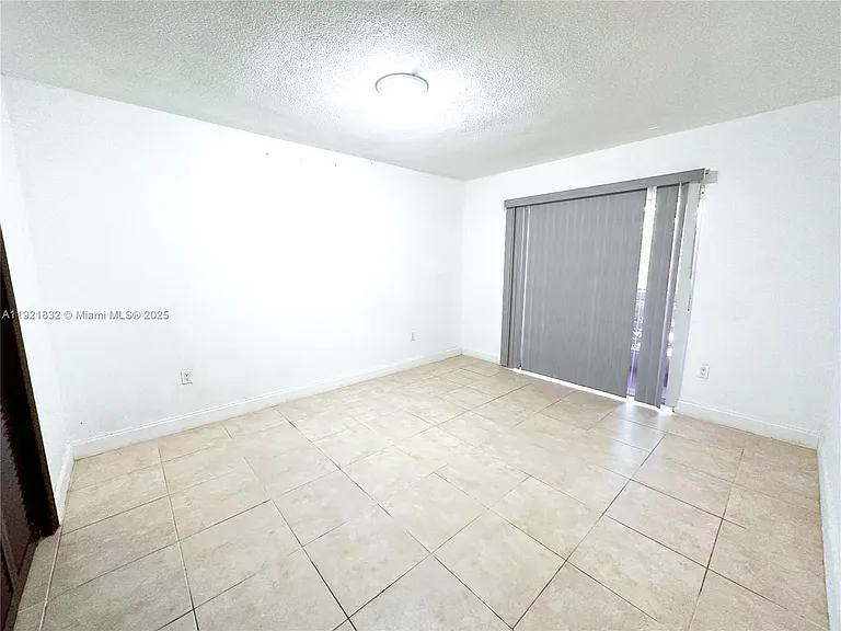 12275 NE 19th Ave #11 — Photo 13