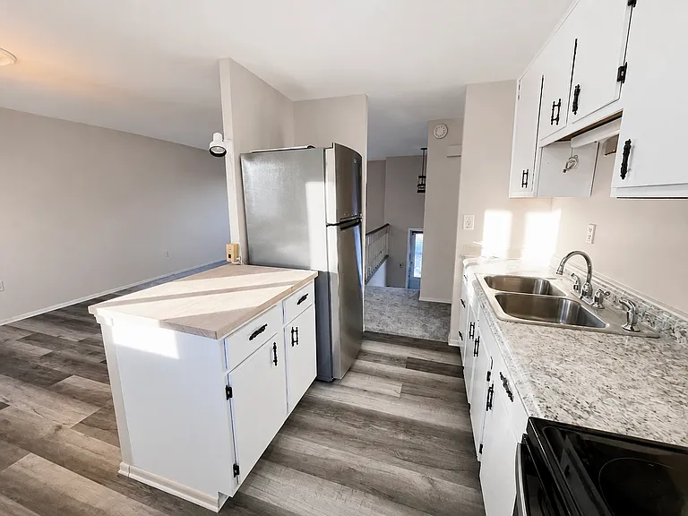 3721 Snowdrop Rd — Photo 2