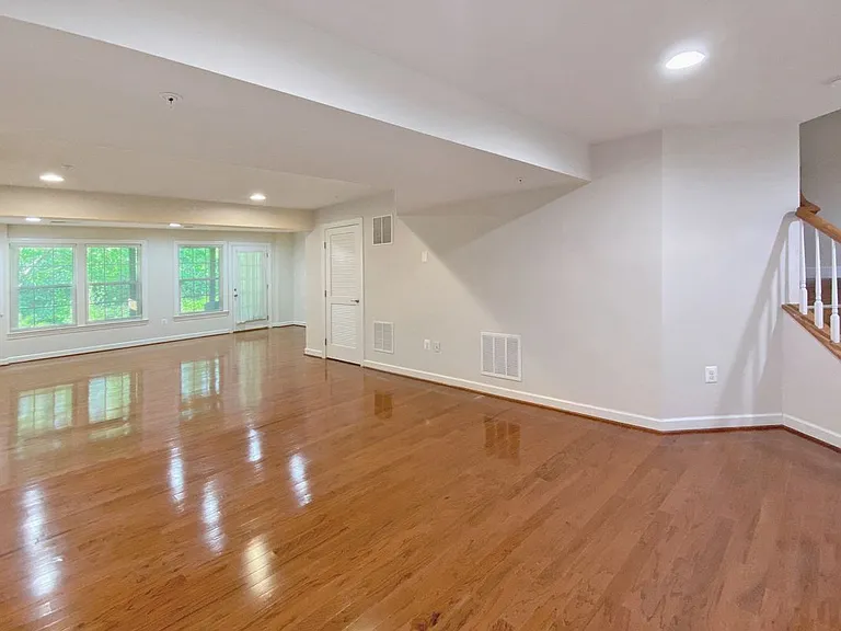 9706 Braidwood Ter — Photo 23