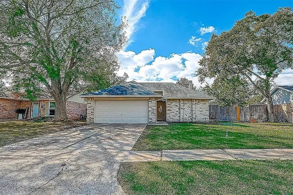 3 bed, 2.0 bath, 1096 sqft, $1,900 — Photo 1
