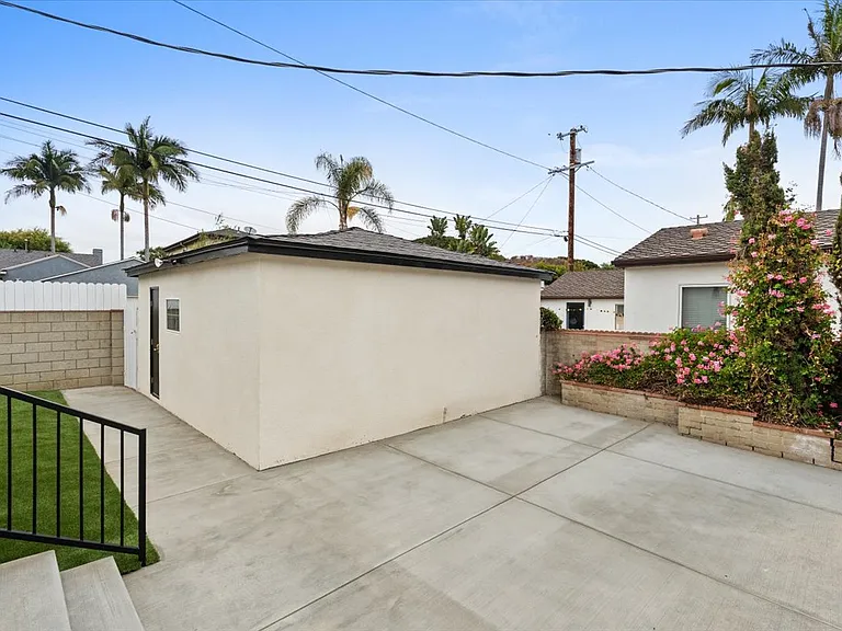 12035 Clover Ave — Photo 10