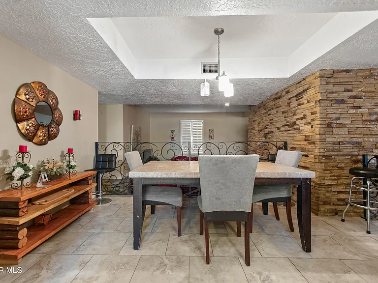 8614 Holmsley Trl — Photo 7