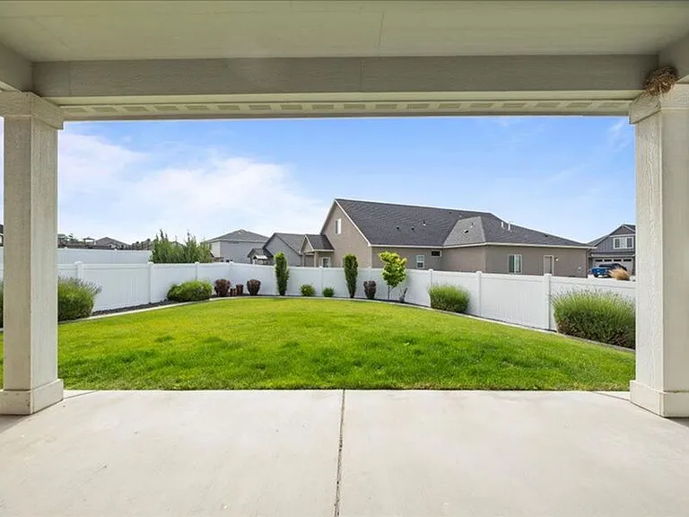 4725 Roark Dr — Photo 23