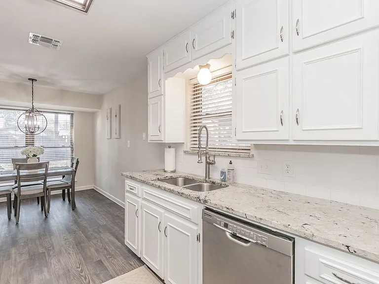 340 Gloria St — Photo 16