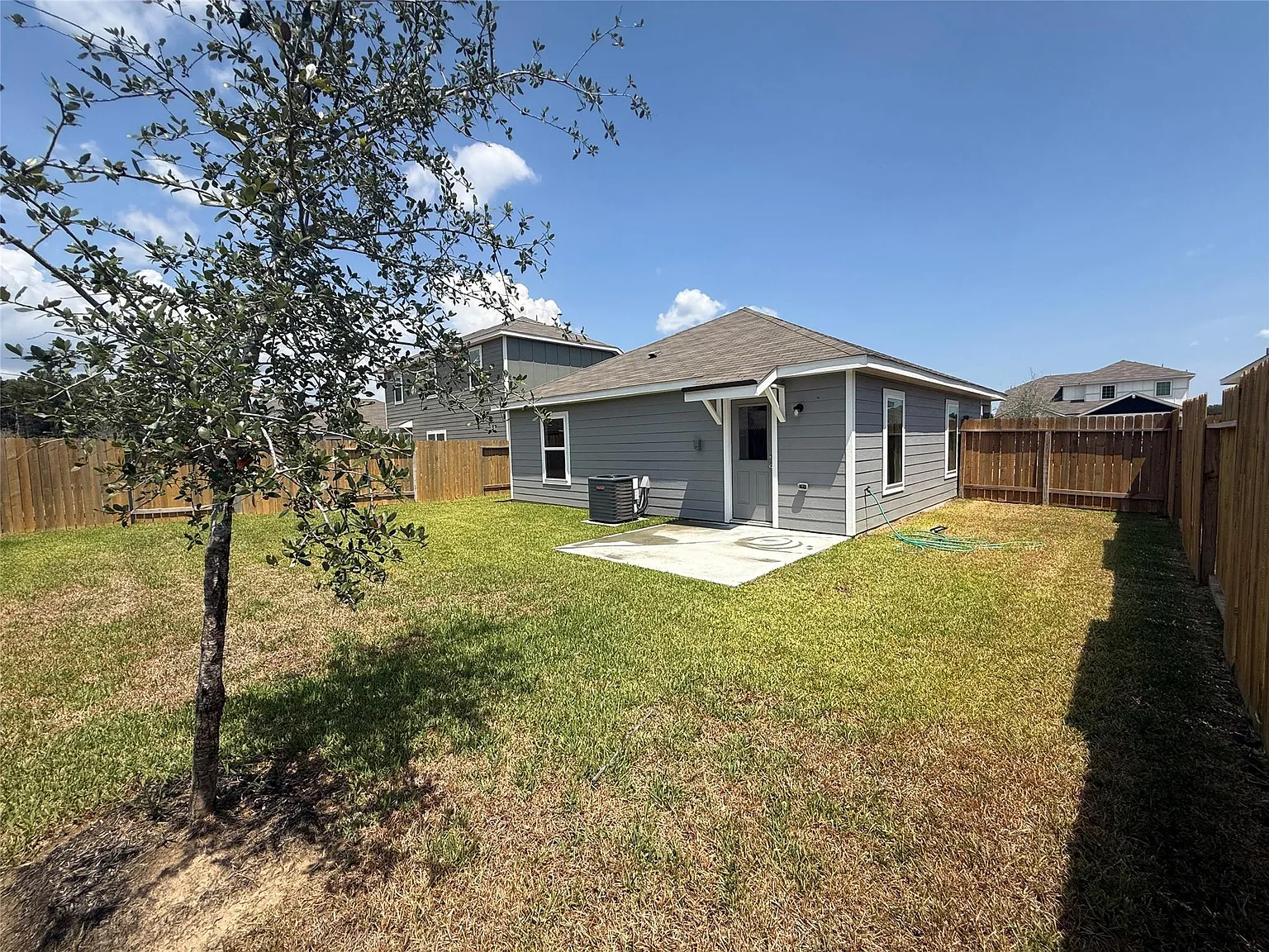 3 bed, 2.0 bath, 1076 sqft, $1,725 — Photo 2