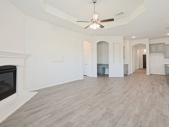 5th image of 4108 Ellinger Dr
