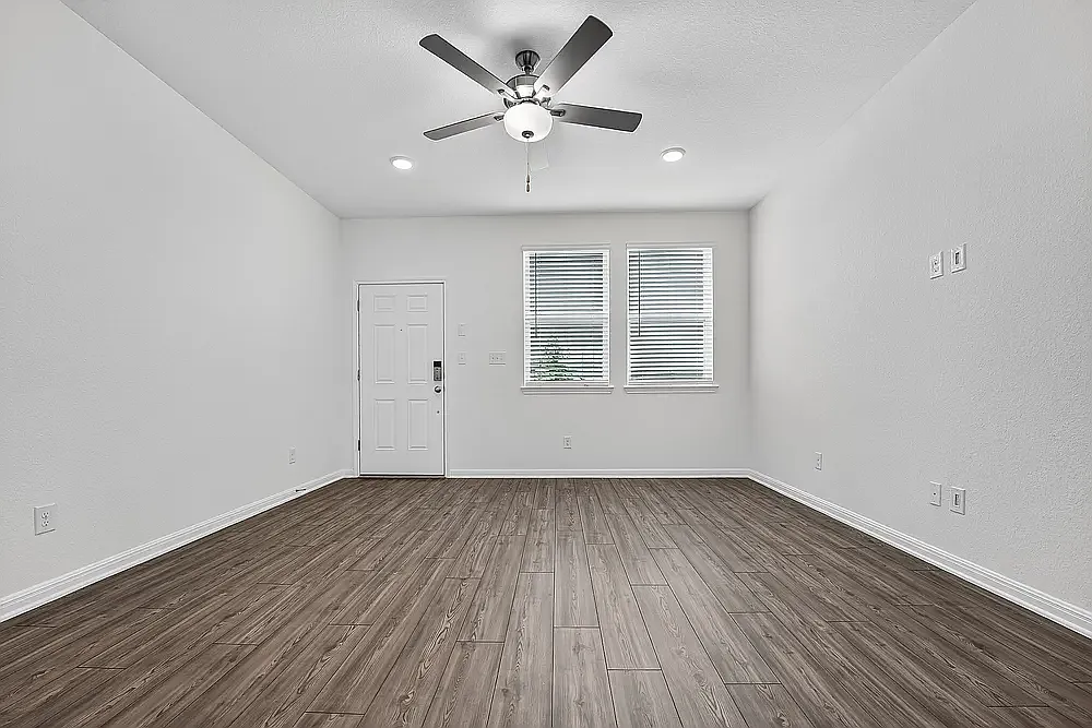 3 bed, 2.5 bath, 1654 sqft, $2,195 — Photo 2