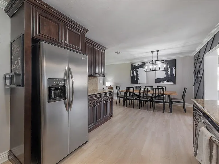 2916 W Collins St — Photo 7