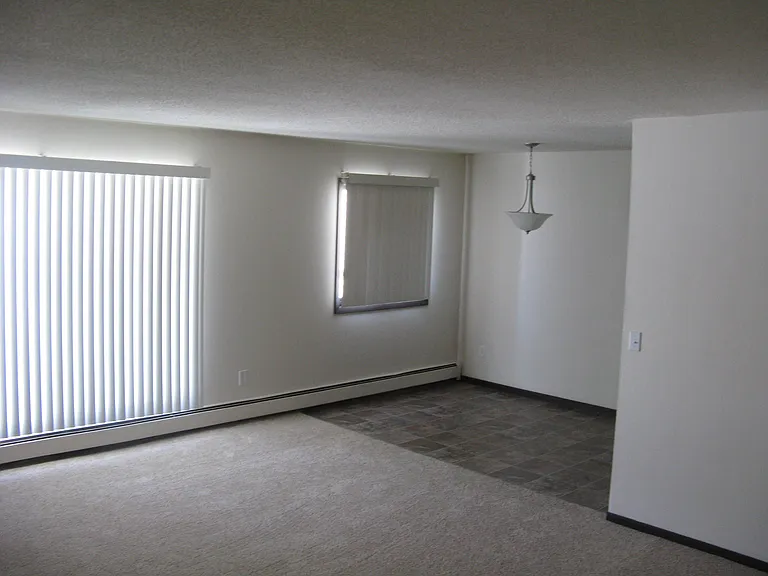 Plymouth Colony Apartments — Photo 11