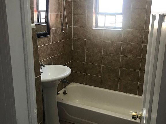 4th image of 1552 E 172nd St