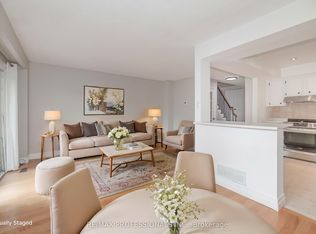 1951 Rathburn Rd E #20, Mississauga, ON L4W 2N9