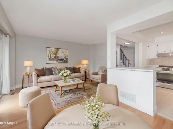 1951 Rathburn Rd E #20, Mississauga, ON L4W 2N9