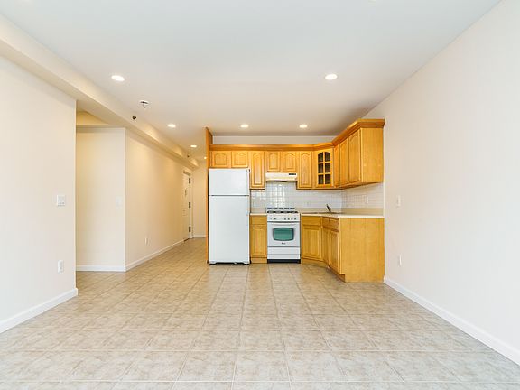 2nd image of 23-25 30th Dr #1A
