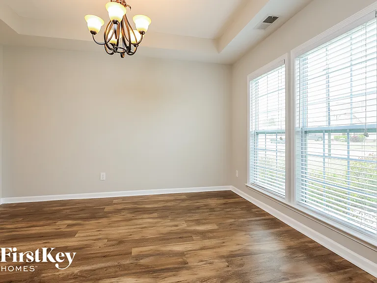 242 Mayfield Dr — Photo 6
