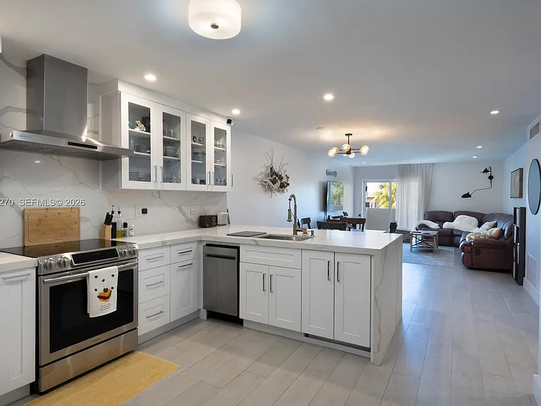 6815 Edgewater Dr #307 — Photo 2