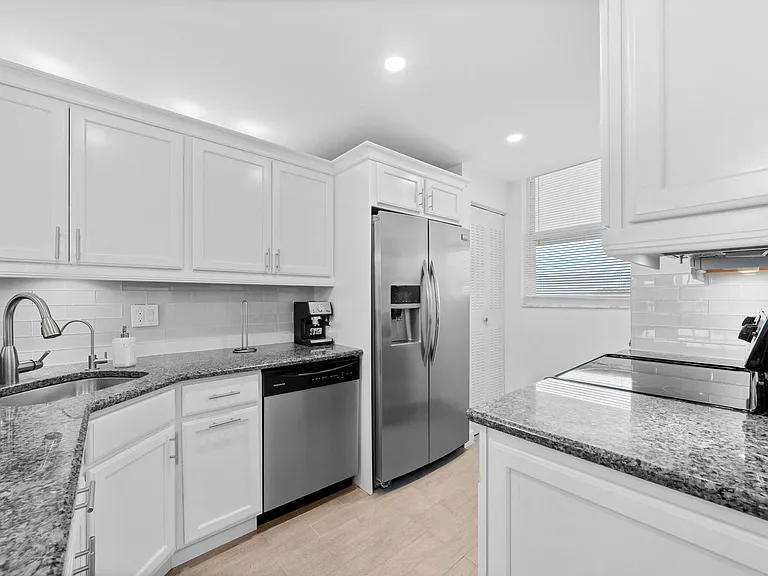 5321 NE 24th Ter #506A — Photo 5