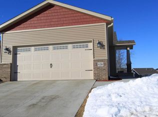4154 Mourning Dove Dr, Waterloo, IA 50702