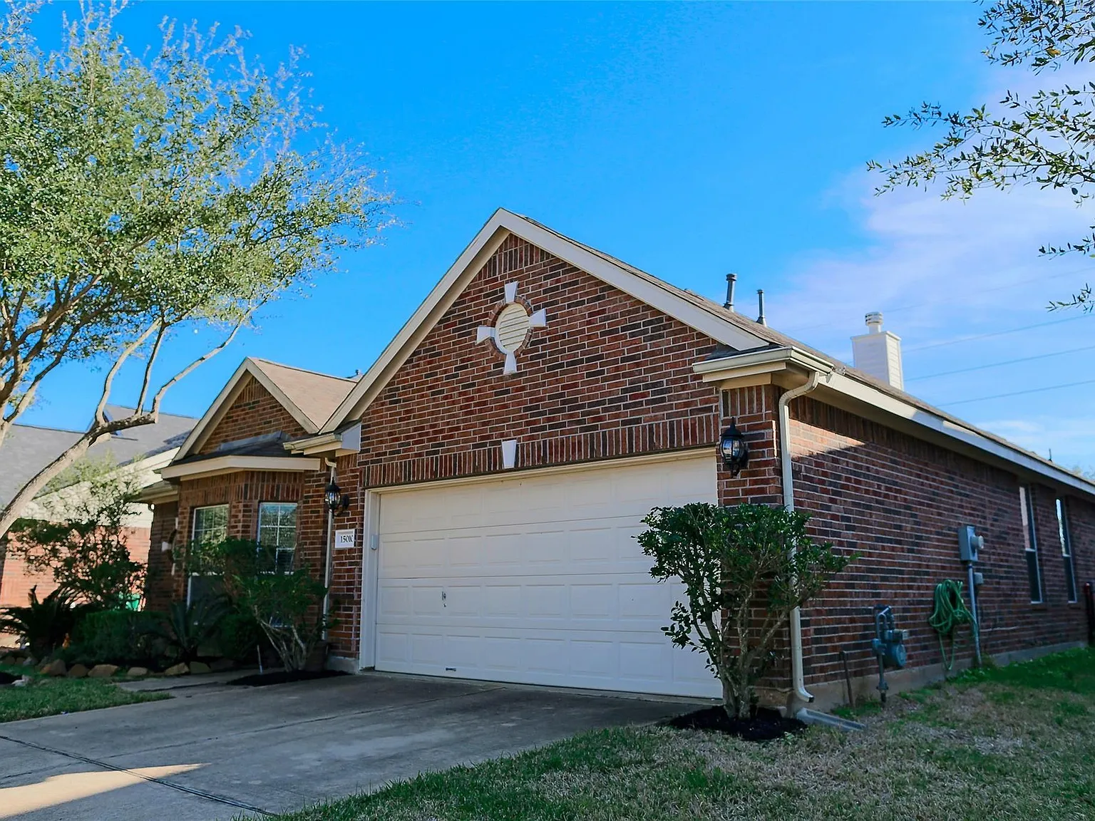3 bed, 2.0 bath, 2126 sqft, $2,400 — Photo 3