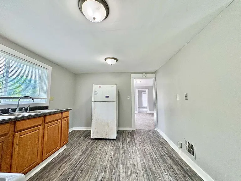 2022 Kemble Ave #B — Photo 7