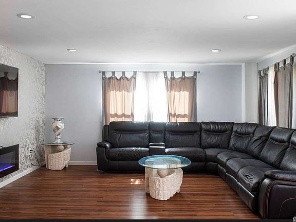 5th image of 15 Laurel Pl