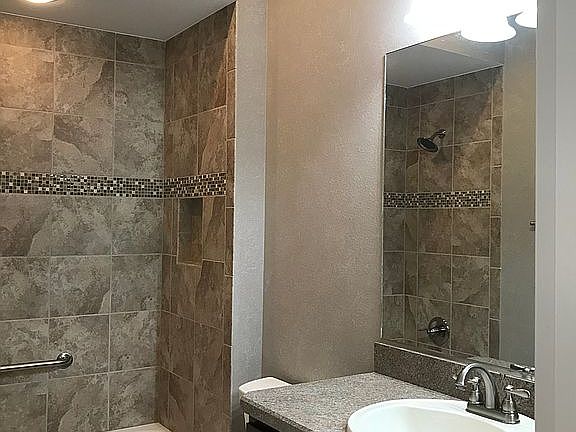 5th image of 3401 Maplewood Ct