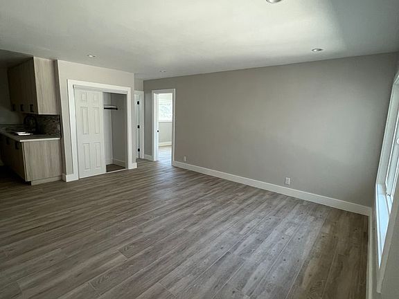 3rd image of 7337 Woodley Ave #5